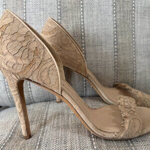 Barely Worn Burberry Tan lace overlay classic stiletto sandal! Sz 40 or 9.5/10!